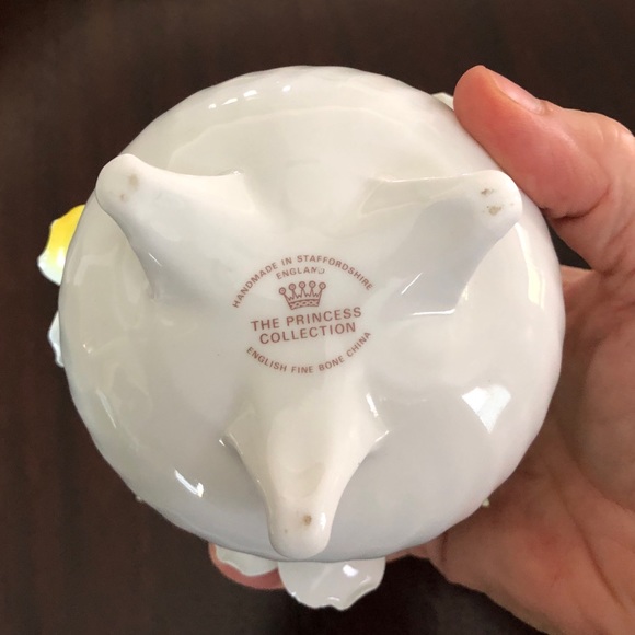 Staffordshire Capodimonte Princess Collection Vintage - Picture 5 of 5